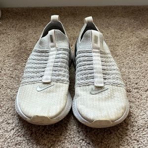 White Nike Phantom React Women’s 5.5
